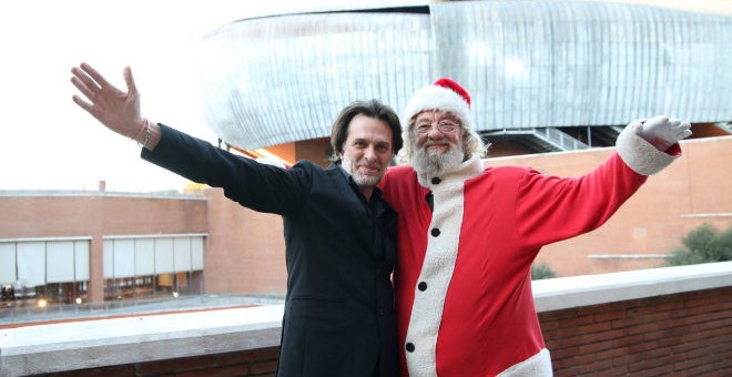 El nuevo director junto a a Santa Claus./ FACEBOOK AUDITORIUM PARCO DELLA MUSICA