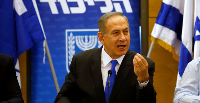 Netanyahu, durante una reunión de su partido en el Parlamento israelí. REUTERS/Ronen Zvulun
