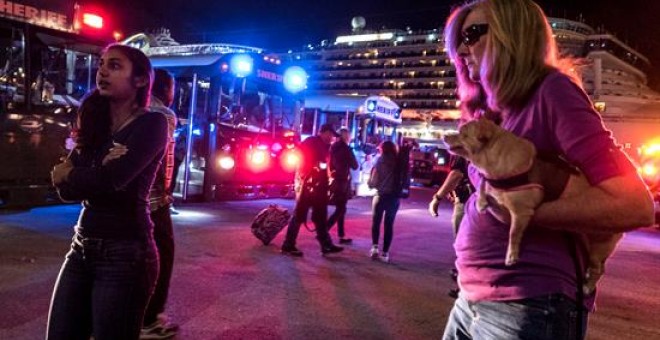 La policía interviene en el aeropuerto de Florida tras el ataque.