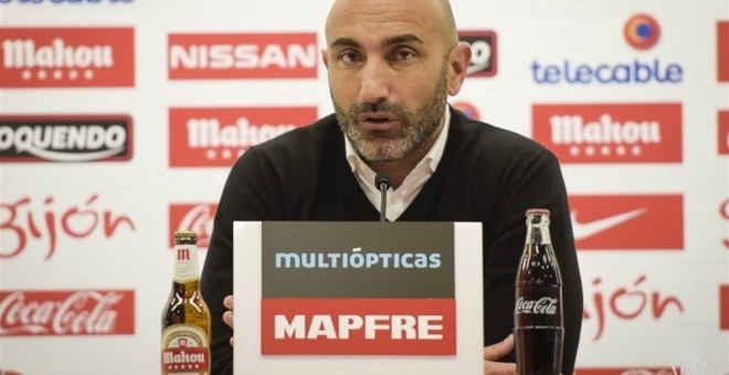 Abelardo Fernández despidiéndose del Sporting de Gijón.