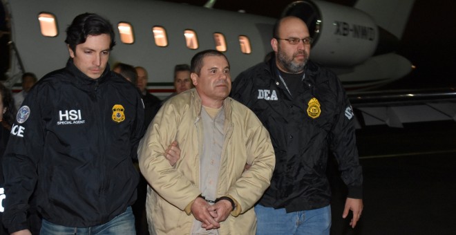 El 'Chapo' Guzmán llega a uno de los aeropuertos de Nueva York. /REUTERS