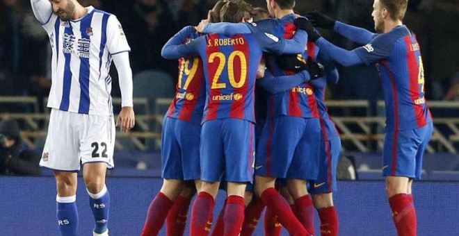 Los jugadores del Barça celebran el gol de Neymar. | EFE
