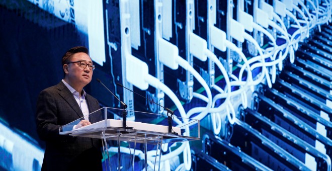 Koh Dong-jin, presidente de la Unidad de Negocio de Comunicaciones Móviles de Samsung, da explicaciones sobre la Galaxy Note 7 en Seúl. /REUTERS