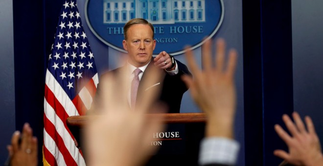 El portavoz de la Casa Blanca, Sean Spicer, durante su rueda de prensa. REUTERS/Kevin Lamarque
