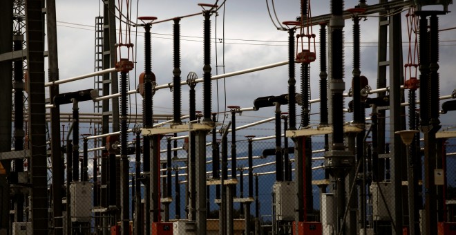 Estación eléctrica en la localidad madrileña de Galapagar. REUTERS/Juan Medina