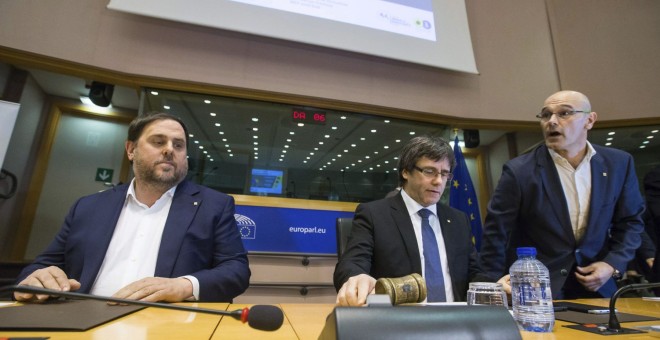 Junqueras, Puigdemont i Romeva, al Parlament Europeu. EFE - STEPHANIE LECOCQ