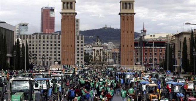 Gairebé 600 tractors als peus de Montjuic