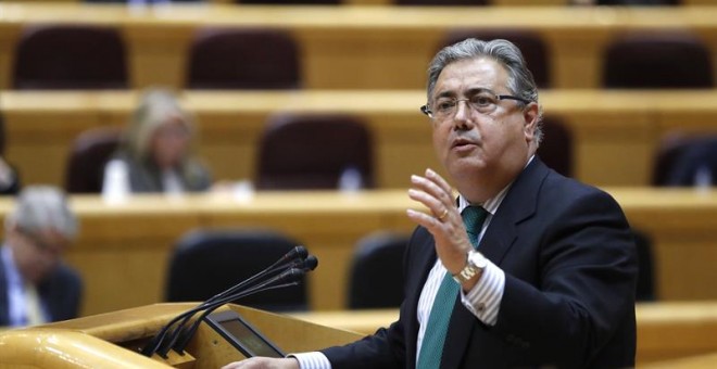 El ministro del Interior, Juan Ignacio Zoido, responde a una interpelación en el pleno del Senado. EFE/Juan Carlos Hidalgo