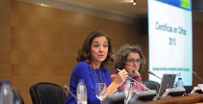 La secretaria de Estado de I+D+i, Carmen Vela, y la directora de la Unidad de Mujeres y Ciencia, Ana Puy. Ministerio de Economía, Industria y Competitividad