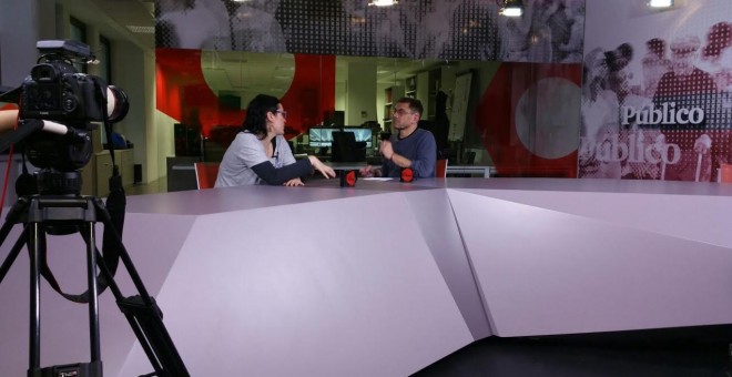 Pamela Palenciano, en un momento de la entrevista junto a Juan Carlos Monedero / LA TUERKA