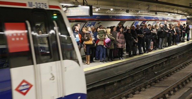 Imagen de una de las estaciones de metro de Madrid este viernes de huelga / EFE