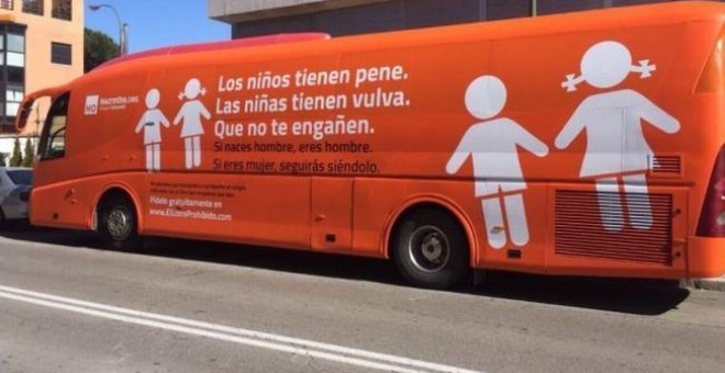 L'autobús amb la campanya d'Hazte Oír. @HazteOir