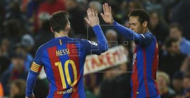 Messi y Neymar celebrando el primer gol del partido. EFE/Alejandro García