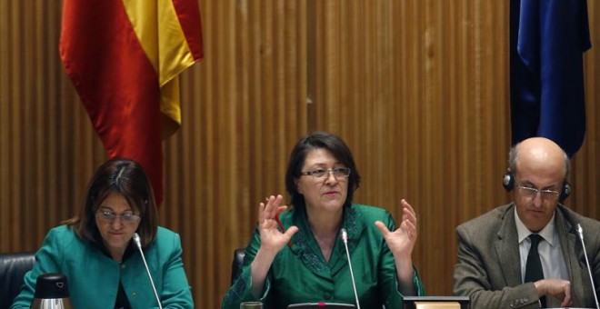 La comisaria de Transportes de la UE, Violeta Bulc , durante su comparecencia hoy en la Comisión de Fomento del Congreso de los Diputados. EFE/Javier Lizón