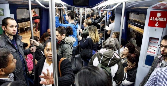 Imagen de archivo de un vagón de metro de la línea 9 de Madrid / EFE