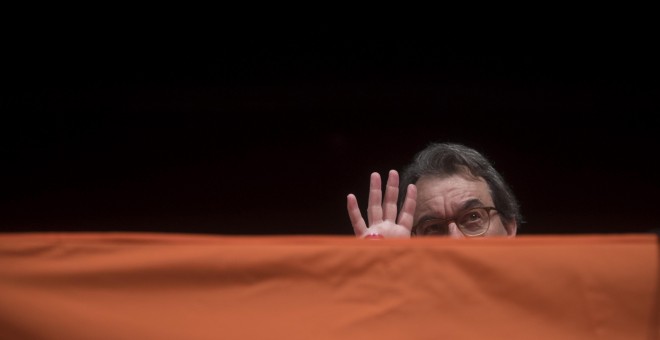 El expresidente de la Generalitat Artur Mas, durante su participación en un acto de Òmnium Cultural en Hospitalet de Llobregat (Barcelona). EFE/Quique García