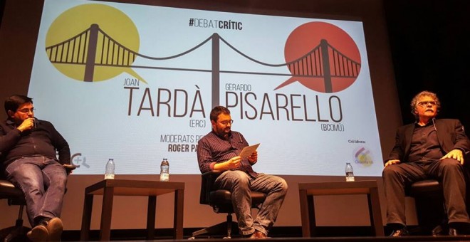 Pisarello i Tardà, amb el periodista de 'Crític' Roger Palà, en el debat d'aquest dijous. CRÍTIC
