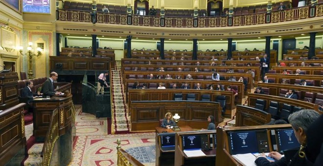 El diputado del PNV Mikel Legarda, durante su intervención en el debate de dos proposiciones de ley presentadas por su partido y por el PSOE para derogar los que consideran aspectos 'más lesivos' de la Ley de Seguridad Ciudadana, conocida como 'ley mordaz