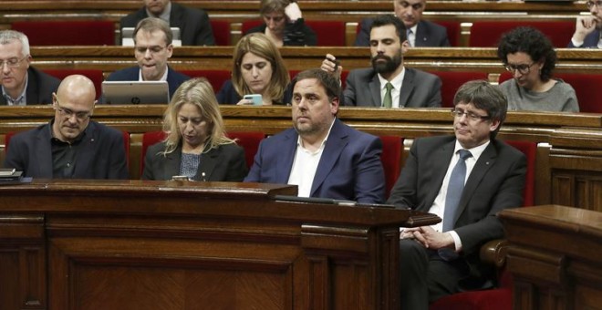 Carles Puigdemont i Oriol Junqueras en el debat de pressupostos. EFE