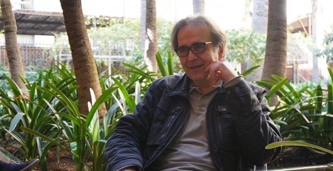 Joan Subirats durant l'entrevista, realitzada al pati de l'Ateneu Barcelonès. FRANCESC PERIS