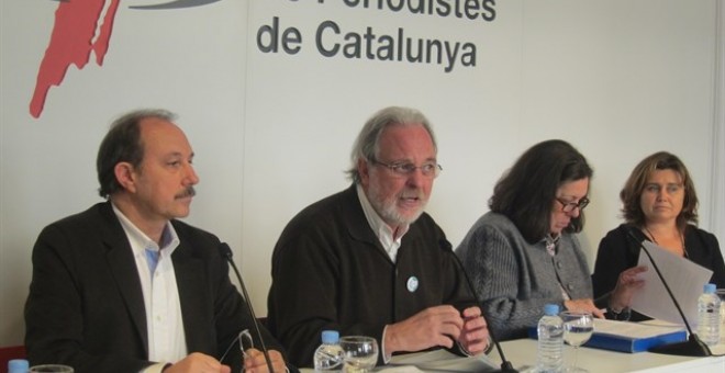 Martí Olivella, al centre, al costat de Xavier Masllorens i l'actual diputada de la CUP Gabriela Serra, en un acte de 2013 contra un hipotètic exèrcit català. EUROPA PRESS