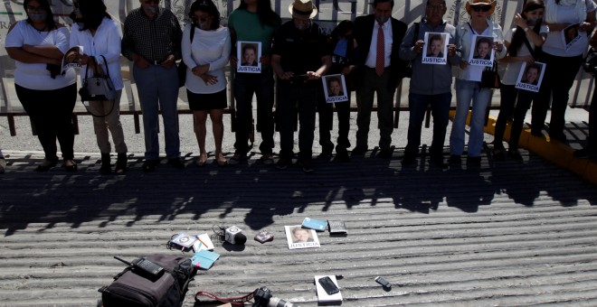 Un grupo de periodistas protestan por el asesinato de la periodista mexicana Miroslava Breach en Ciudad Juárez.REUTERS/Jose Luis Gonzalez