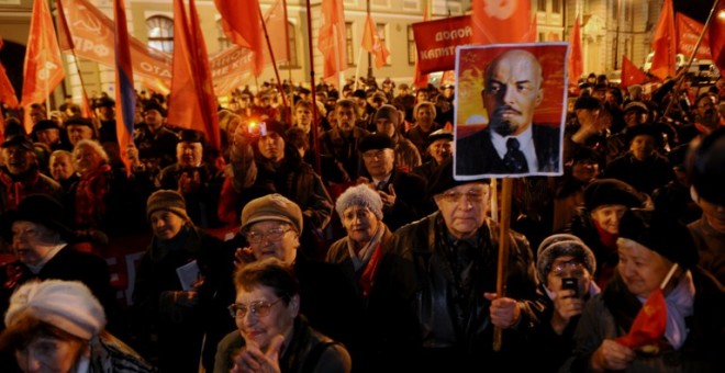 Manifestación de miembros del Partido Comunista ruso en 2013 en el centro de San Petersburgo. - AFP