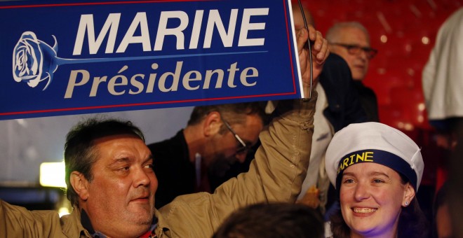 Carteles electorales de Marine Le Pen.  /REUTERS