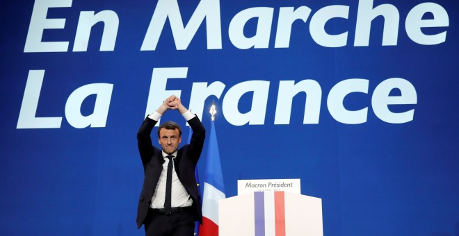 El candidato del movimiento En Marcha, Emmanuel Macron, celebra su pase a la segunda vuelta de las elecciones presidenciales francesas.
