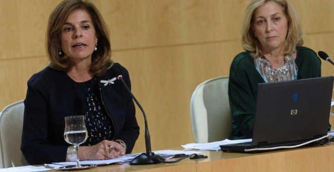 La exalcaldesa de Madrid, Ana Botella, junto a su entonces concejala y ahora delegada del Gobierno imputada, Concepción Dancausa. Archivo EFE