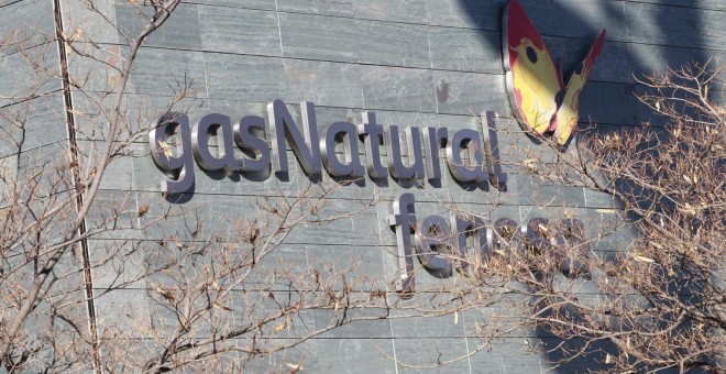 El logo de Gas Natural Fenosa, en la fachada de su sede en Madrid. E.P.
