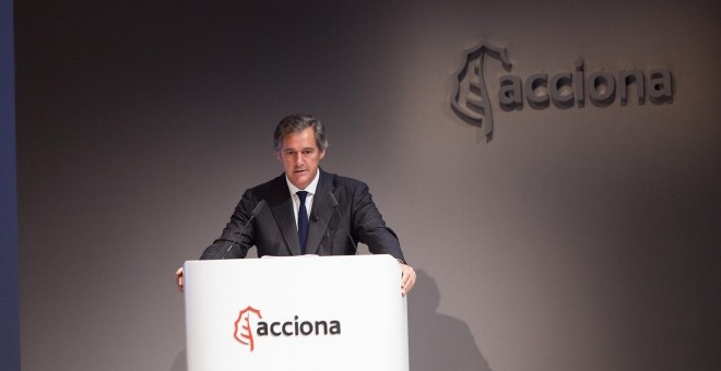 El presidente de Acciona, José Manuel Entrecanales, ante la junta de accionistas. E.P.