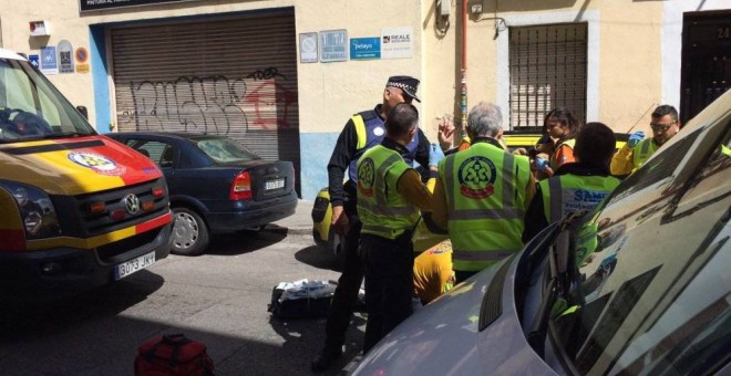Sanitarios atienden al butronero 'Niño Sáez' tras ser disparado./Emergencias Madrid