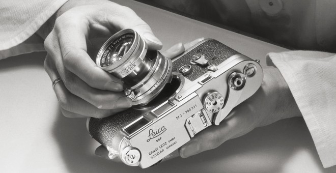 Detalle del proceso de construcción de la cámara Leica.