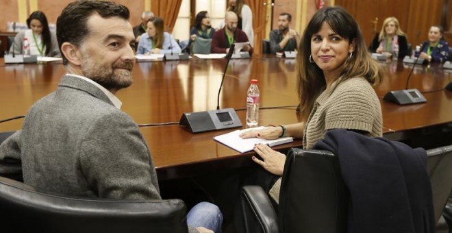 Los coordinadores generales y portavoces parlamentarios de IU Andalucía y Podemos Andalucía, Antonio Maíllo y Teresa Rodríguez. EFE