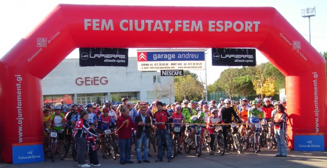 Una de les nombroses proves esportives de ciclisme de les comarques gironines / Federació Catalana de Ciclisme