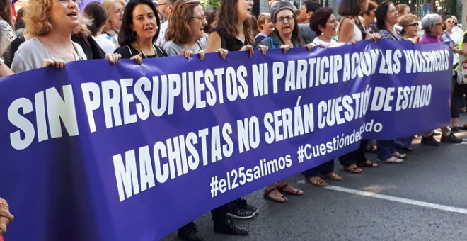 Cabecera de la manifestación celebrada este jueves en Madrid contra la violencia machista bajo el lema 'sin presupuestos ni participación las violencias machistas no serán cuestión de estado'