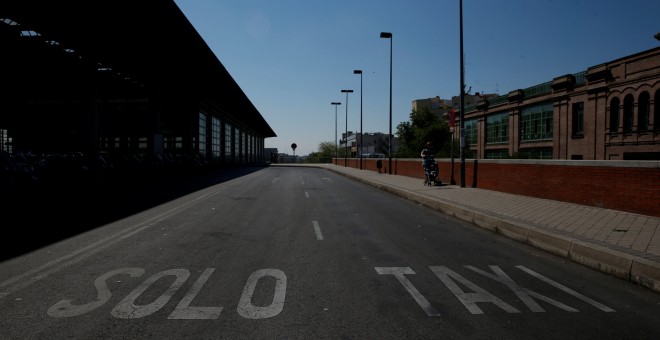 An empty taxi lane is seen outside Atocha rail station during a protest against Uber and Cabify which they say engage in unfair competition in Madrid, Spain, May 30, 2017. REUTERS/Susana Vera