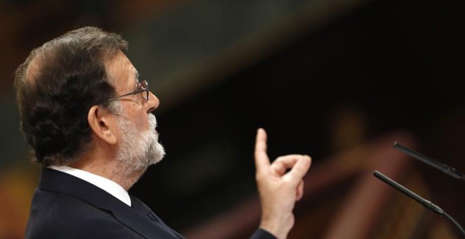 El presidente del Gobierno, Mariano Rajoy, durante su intervención hoy en el pleno del Congreso en el debate de la moción de censura de Podemos contra él. EFE/Javier Lizón