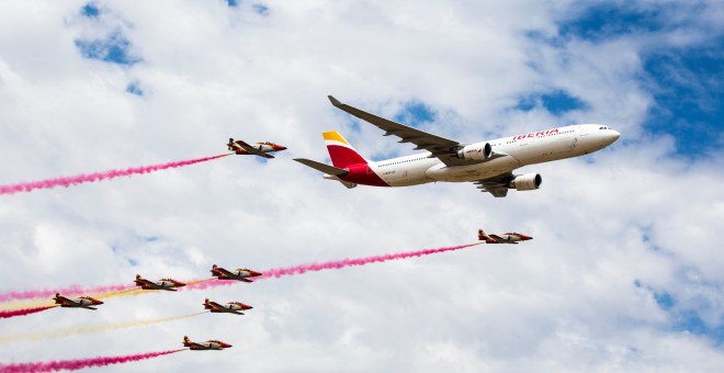 Exhibición de la Patrulla Águila en el 90 Aniversario de Iberia. E.P.