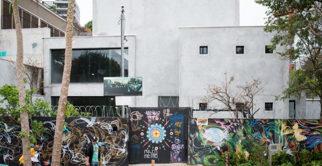 Una nueva casa en el vecindario de Vila Madalena. Esta calle y algunas otras alrededor están llenas de grafitis y se han convertido en una atracción turística. El barrio está ahora totalmente gentrificado, las rentas se han duplicado en solo unos años, pe