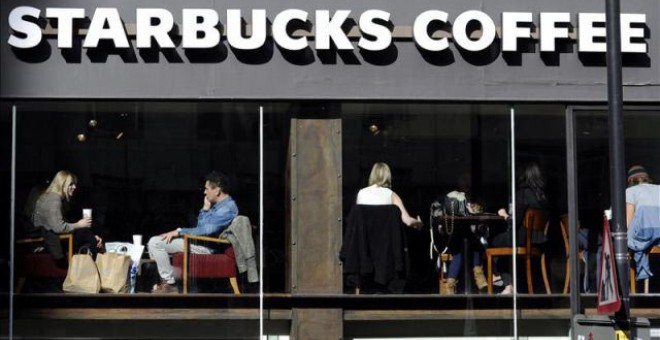 Una cafetería Starbucks en Londres. | EFE (ARCHIVO)