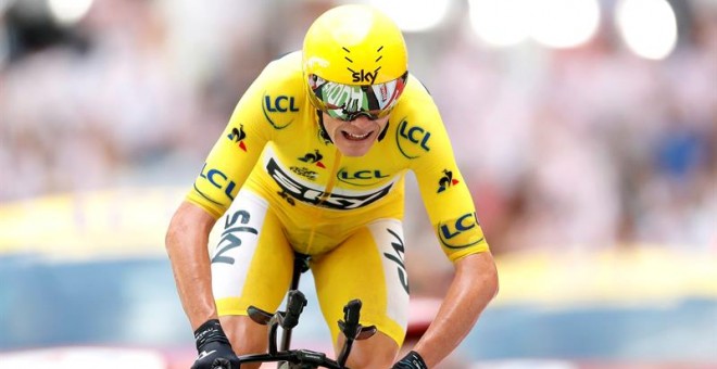 Christopher Froome cruza la línea de meta en la etapa de Marsella. EFE/EPA/Guillaume Horcajuelo