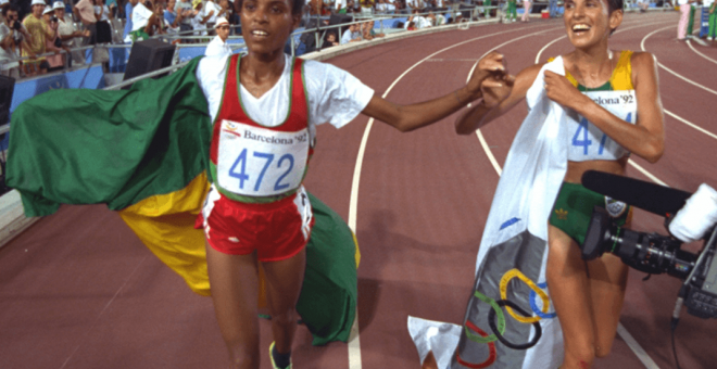 Les africanes Derartu Tulu i Elana Meyer als Jocs del 92.