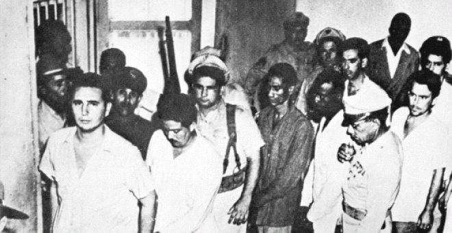 Fidel Castro junto a combatientes del 26 de julio, cuando son capturados