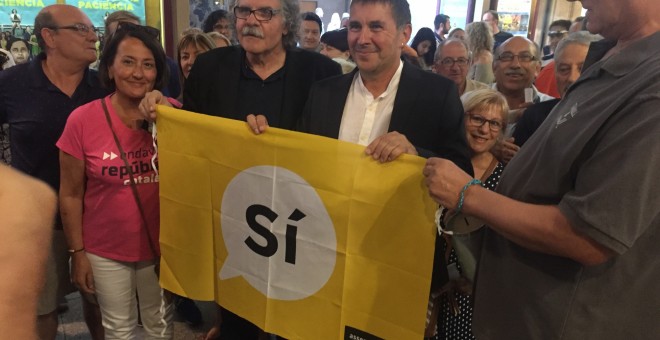 Joan Tardà i Arnaldo Otegi, en l'acte de dimecres al vespre a Lleida. FOTO: Mònica Mombiela