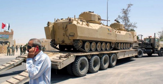 Imagen de archivo de un tanque en la península del Sinaí. EFE