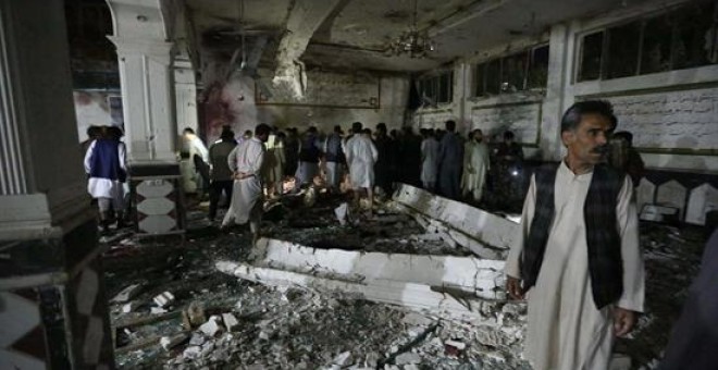 Imagen de la mezquita de Herat después del atentado. / EFE