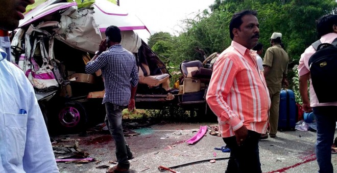 Mueren cuatro españoles y siete resultan heridos en un accidente de autobús en India./EFE