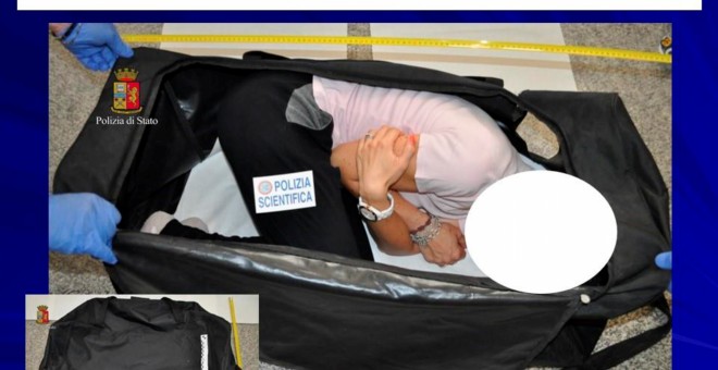 Imagen facilitada por la policía italiana en la que se simula el secuestro de la modelo.- REUTERS